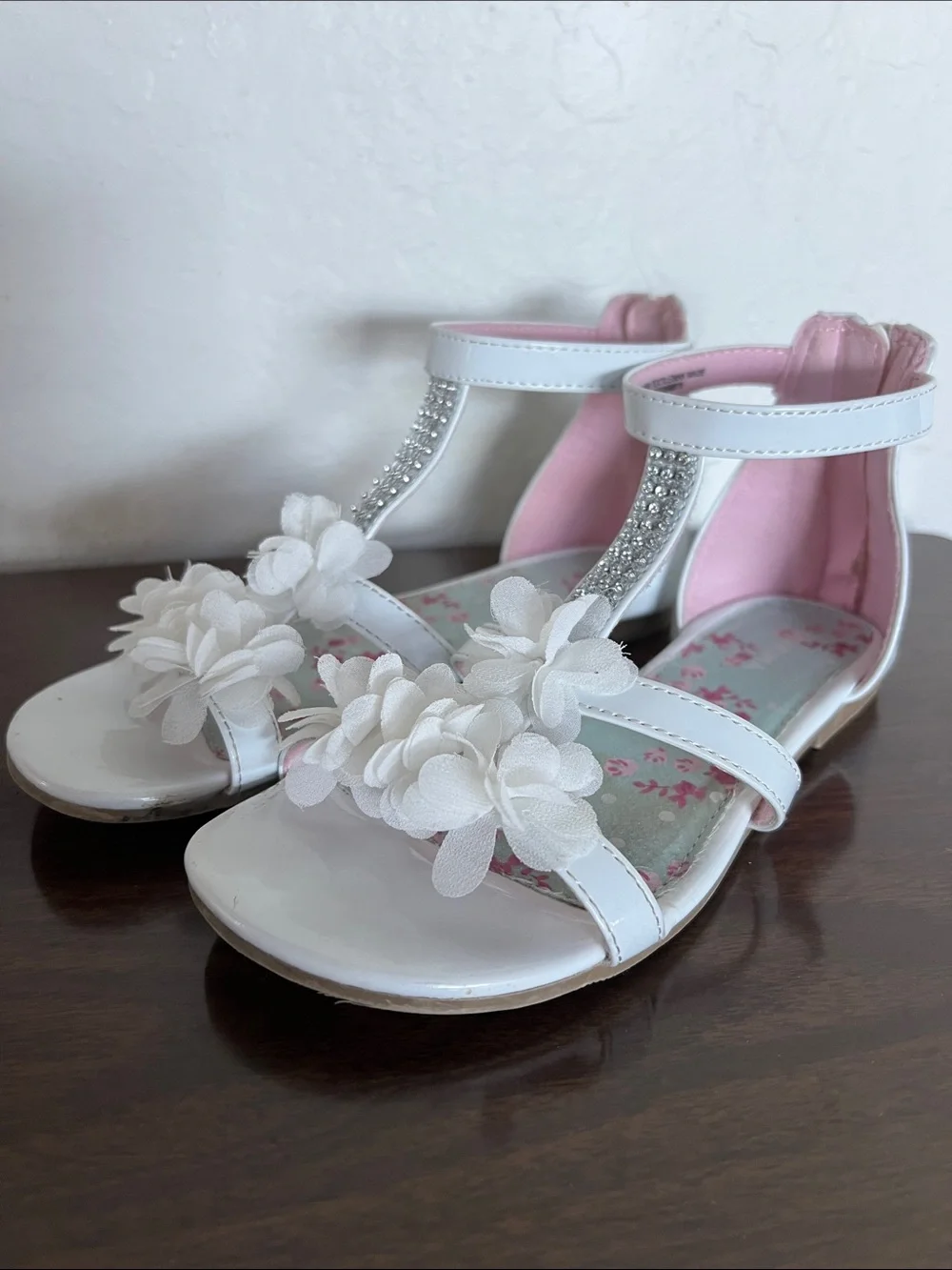 SO Size Girl 2 Med White Floral Rhinestone T-Strap Girls Sandals